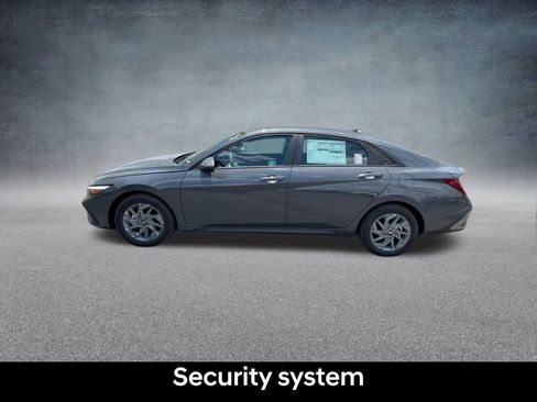 Certified 2025 Hyundai Elantra Hybrid FWD image 14