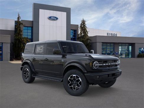 New 2026 Ford Bronco Outer Banks image 7