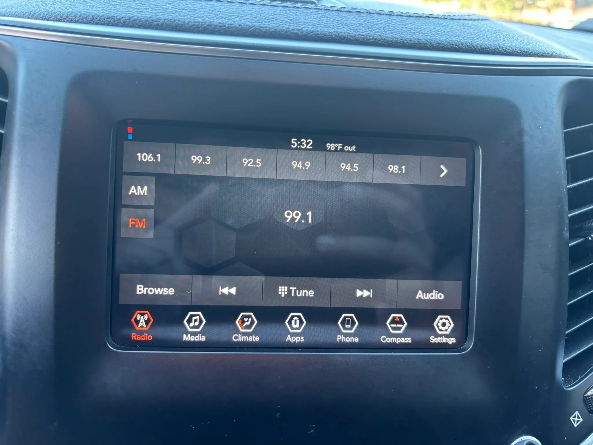 Used 2019 Jeep Cherokee Latitude w/ Popular Appearance Group FWD image 16
