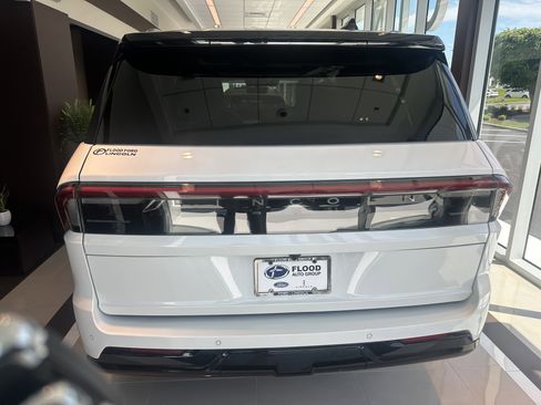 New 2026 Lincoln Navigator Black Label w/ Black Label Special Edition AWD/4WD image 6