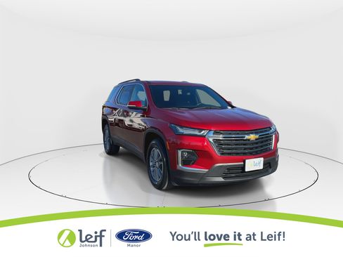 Used 2023 Chevrolet Traverse LT image 2