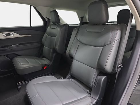 Used 2026 Ford Explorer Active w/ Active Comfort Package AWD/4WD image 13