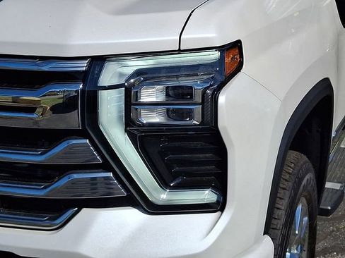 Used 2024 Chevrolet Silverado 2500 High Country w/ High Country Premium Package AWD/4WD image 9