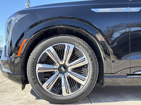 New 2025 Cadillac Escalade IQ Luxury 2 w/ LPO, Premium Carpet Package image 16