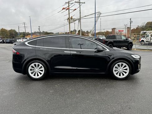 Used 2017 Tesla Model X 75D image 24