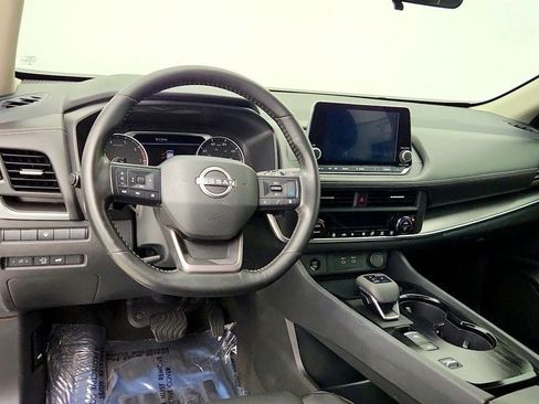 Used 2025 Nissan Rogue SV w/ SV Premium Package FWD image 14