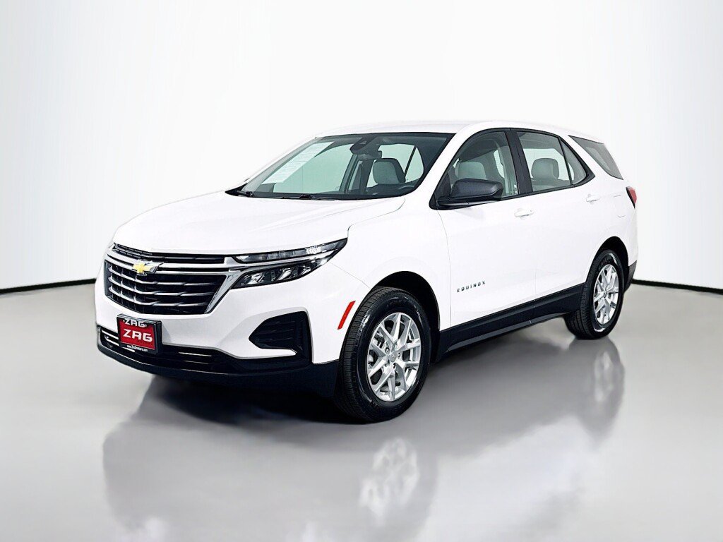 Used 2022 Chevrolet Equinox LS w/ Driver Confidence II Package AWD/4WD image 1