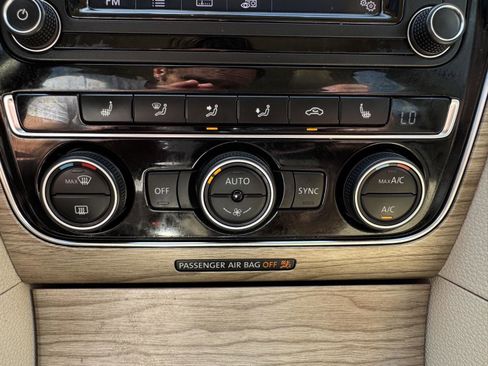 Used 2019 Volkswagen Jetta SE w/ Cold Weather Package image 25