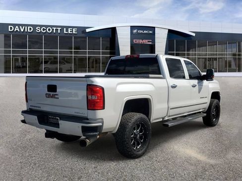 Used 2019 GMC Sierra 2500 Denali w/ Duramax Plus Package AWD/4WD image 4