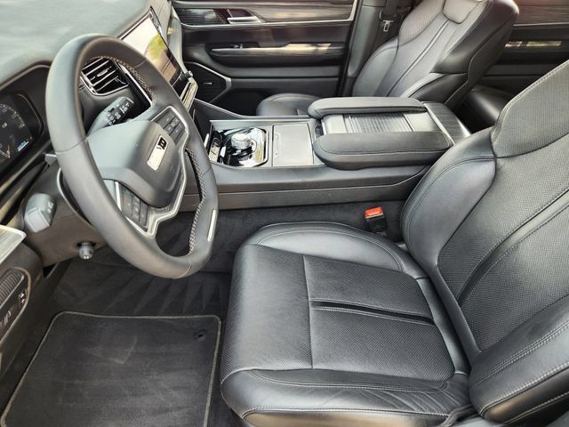 Certified 2024 Jeep Wagoneer Series II w/ Flexible Seating Group RWD image 13