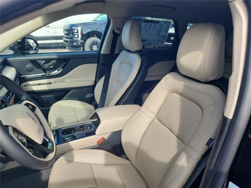 New 2026 Lincoln Corsair Premiere image 18