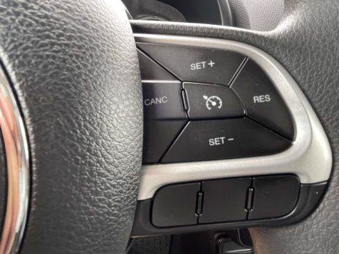 Used 2023 Jeep Renegade Latitude AWD/4WD image 20