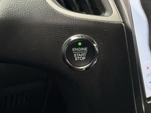 Certified 2022 Ford Edge SE w/ Black Appearance Package image 18