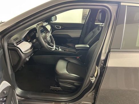 Used 2024 Jeep Compass Latitude image 16