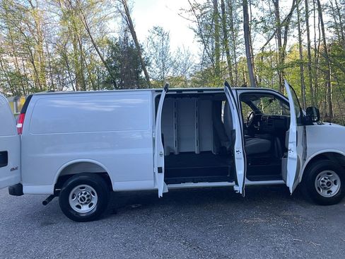 Used 2025 GMC Savana 3500 Extended RWD image 8