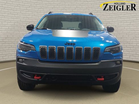 Used 2023 Jeep Cherokee Trailhawk w/ Trailer Tow Group AWD/4WD image 2
