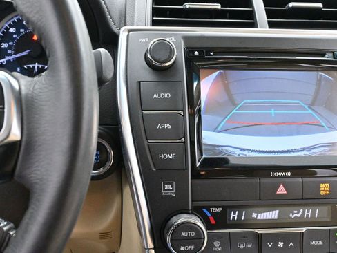 Used 2017 Toyota Camry XLE image 21