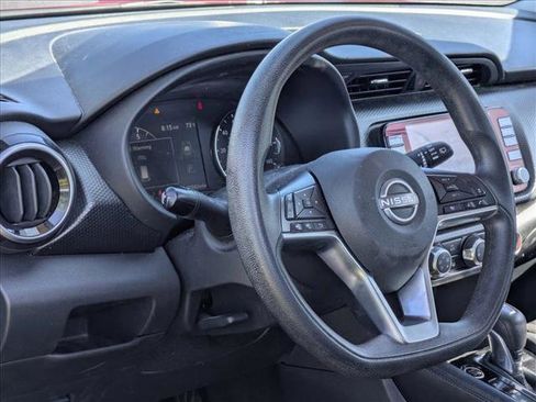 Used 2023 Nissan Kicks SV FWD image 3