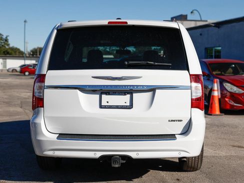 Used 2015 Chrysler Town & Country Limited Platinum w/ Trailer Tow Group image 7