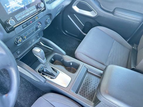 Used 2024 Nissan Frontier SV image 41