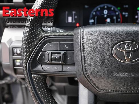 Used 2025 Toyota Tacoma SR5 AWD/4WD image 15