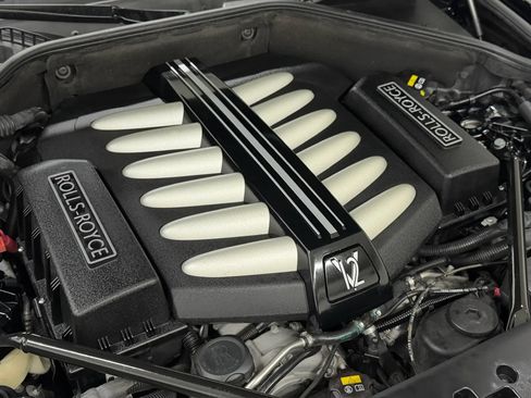 Used 2017 Rolls-Royce Dawn RWD image 47