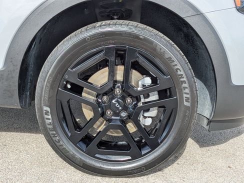 Used 2023 Kia Telluride EX X-Line image 11