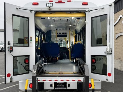 Used 2014 Chevrolet Express 3500 image 16