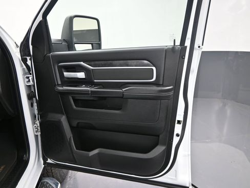 Used 2024 RAM 2500 Big Horn AWD/4WD image 37