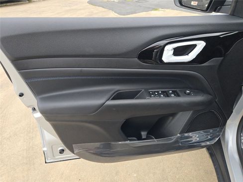 New 2026 Jeep Compass Latitude image 21