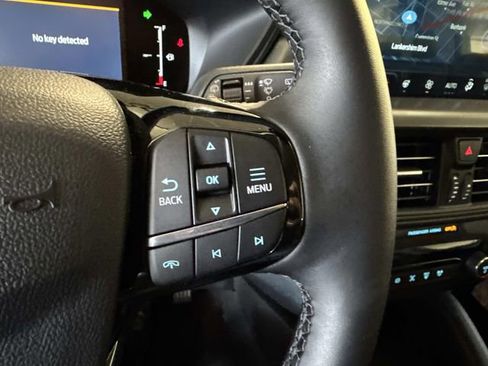 Used 2025 Ford Escape SE image 18