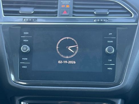 Used 2021 Volkswagen Tiguan SE w/ Panoramic Sunroof Package image 19