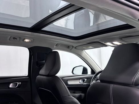 Certified 2025 Volvo XC40 B5 Plus AWD/4WD image 25