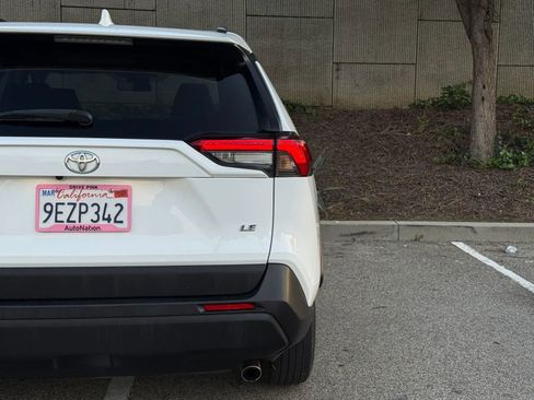 Used 2021 Toyota RAV4 LE image 16