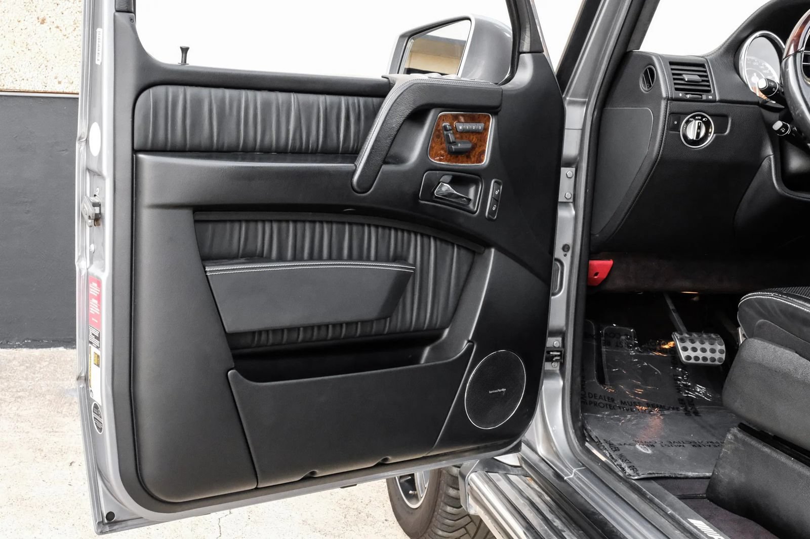 Used 2015 Mercedes-Benz G 63 AMG 4MATIC image 41