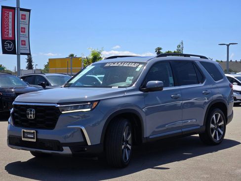 Certified 2024 Honda Pilot Touring image 3