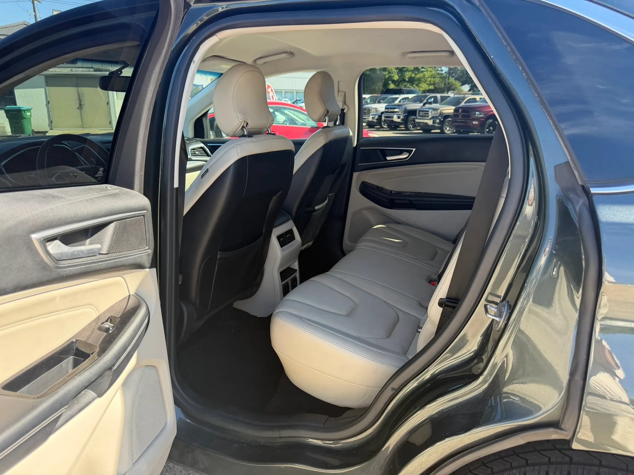 Used 2015 Ford Edge Titanium w/ Technology Package FWD image 13