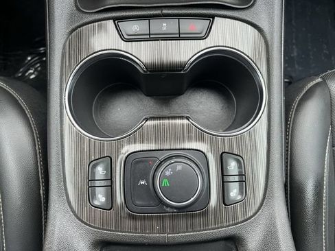 Used 2023 GMC Acadia SLT FWD image 23