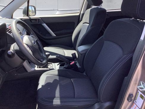 Used 2014 Subaru Forester 2.5i AWD/4WD image 7