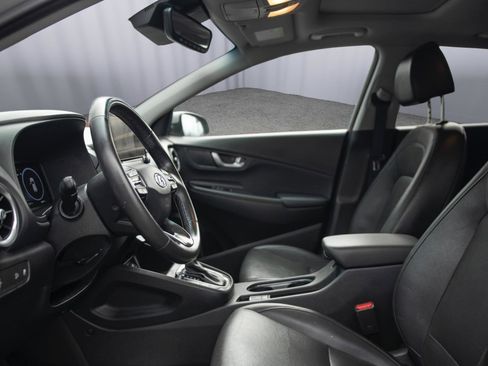 Used 2023 Hyundai Kona Limited image 2