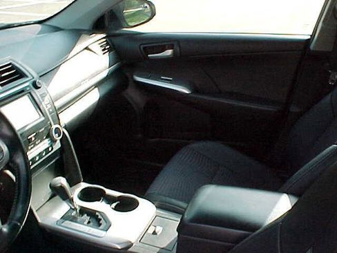 Used 2014 Toyota Camry SE FWD image 21