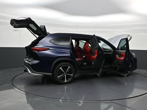 Used 2021 Toyota Highlander XSE FWD image 32