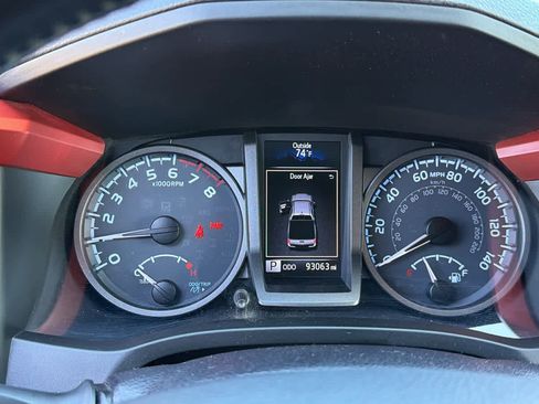 Used 2016 Toyota Tacoma TRD Sport AWD/4WD image 16