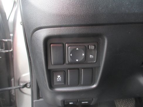 Used 2011 Nissan Juke S image 16