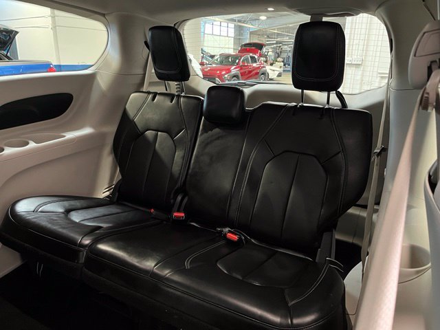 Used 2024 Chrysler Pacifica Touring-L FWD image 16