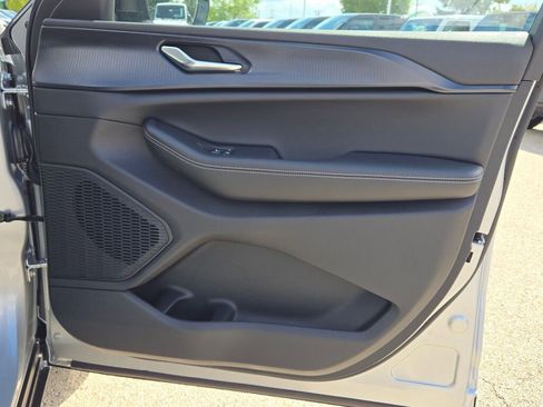 New 2025 Jeep Grand Cherokee L Altitude image 9