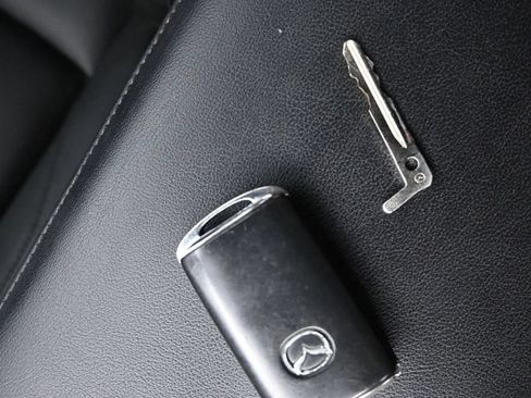 Used 2023 MAZDA MAZDA3 s FWD image 29