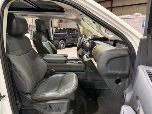 Used 2025 Ford Expedition Active AWD/4WD image 27