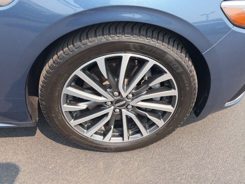 Used 2018 Lincoln Continental Select w/ Continental Climate Package AWD/4WD image 9