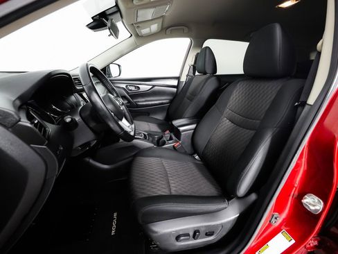 Used 2020 Nissan Rogue SV image 22